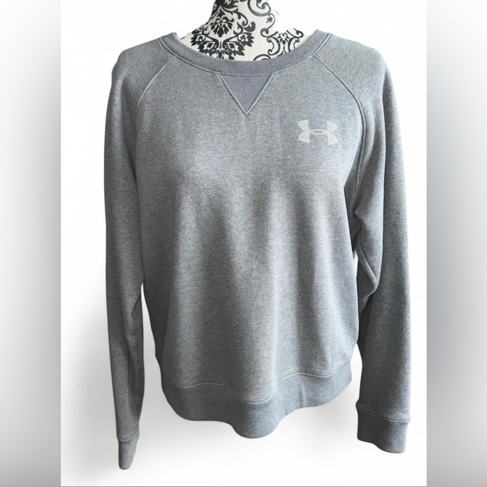 Under Armour Gray Crewneck Sweatshirt 🤍 (Size M)